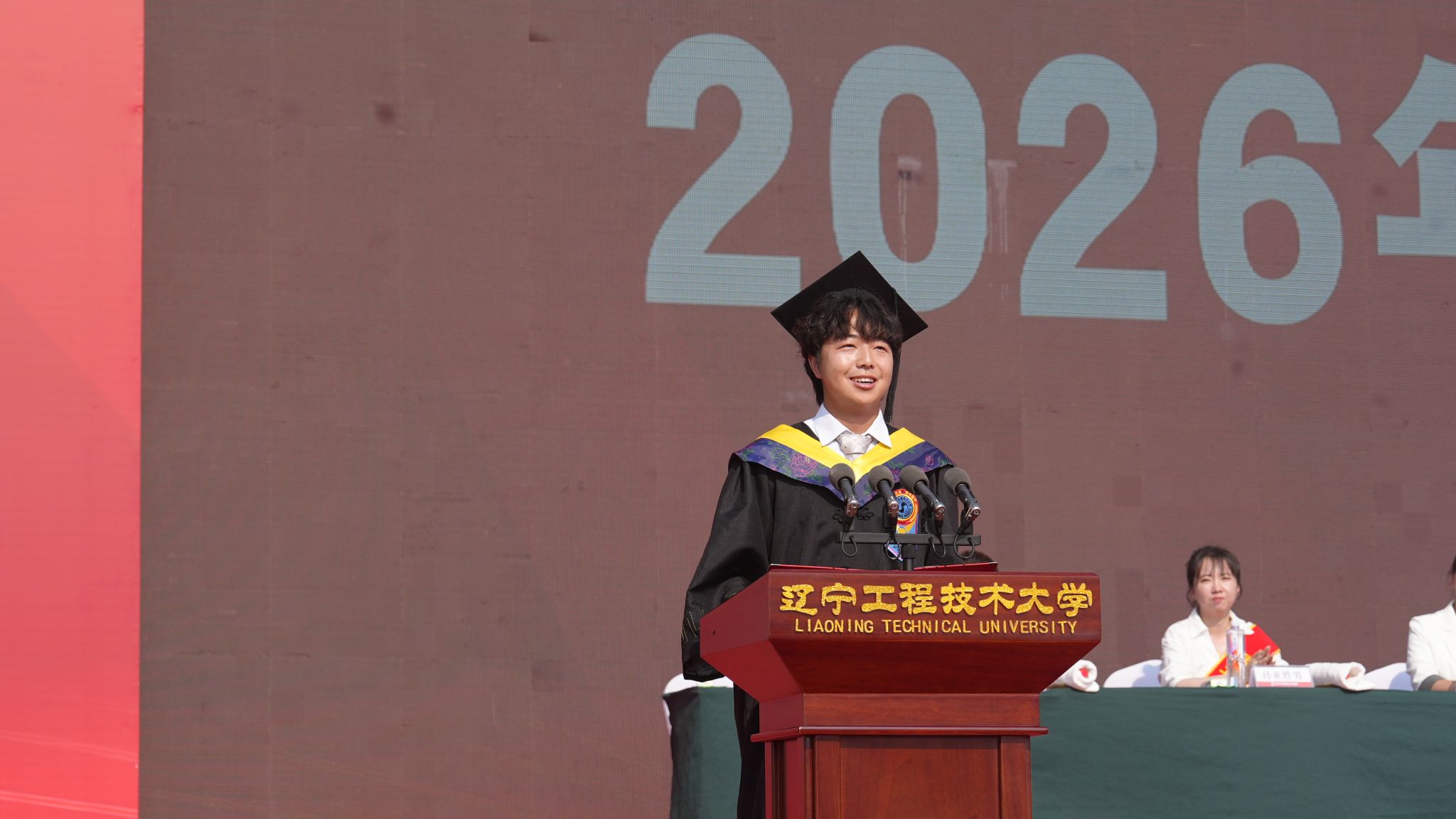毕业生代表.JPG